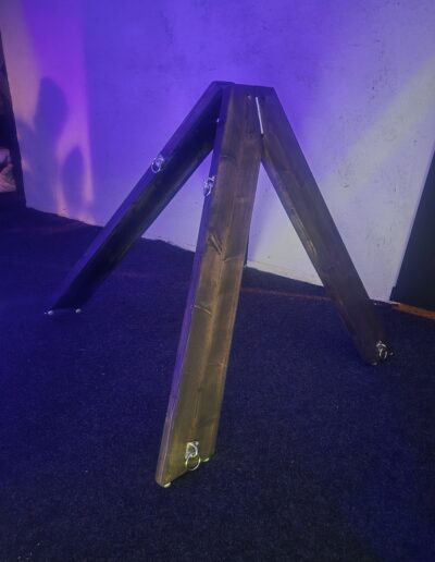 musta cross taitettuna