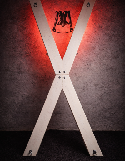 valkoine st andrew´s cross taustavalaisuksella