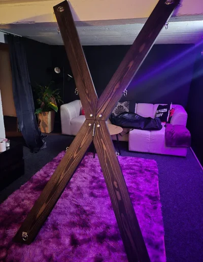 Puinen kokoon taitettava bdsm x-cross