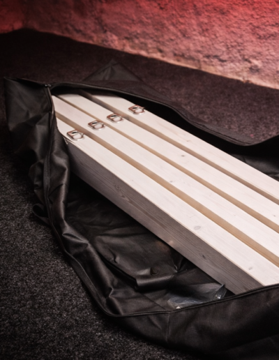 valkoinen st andrew´s cross säilytyspussin siällä taitettuna